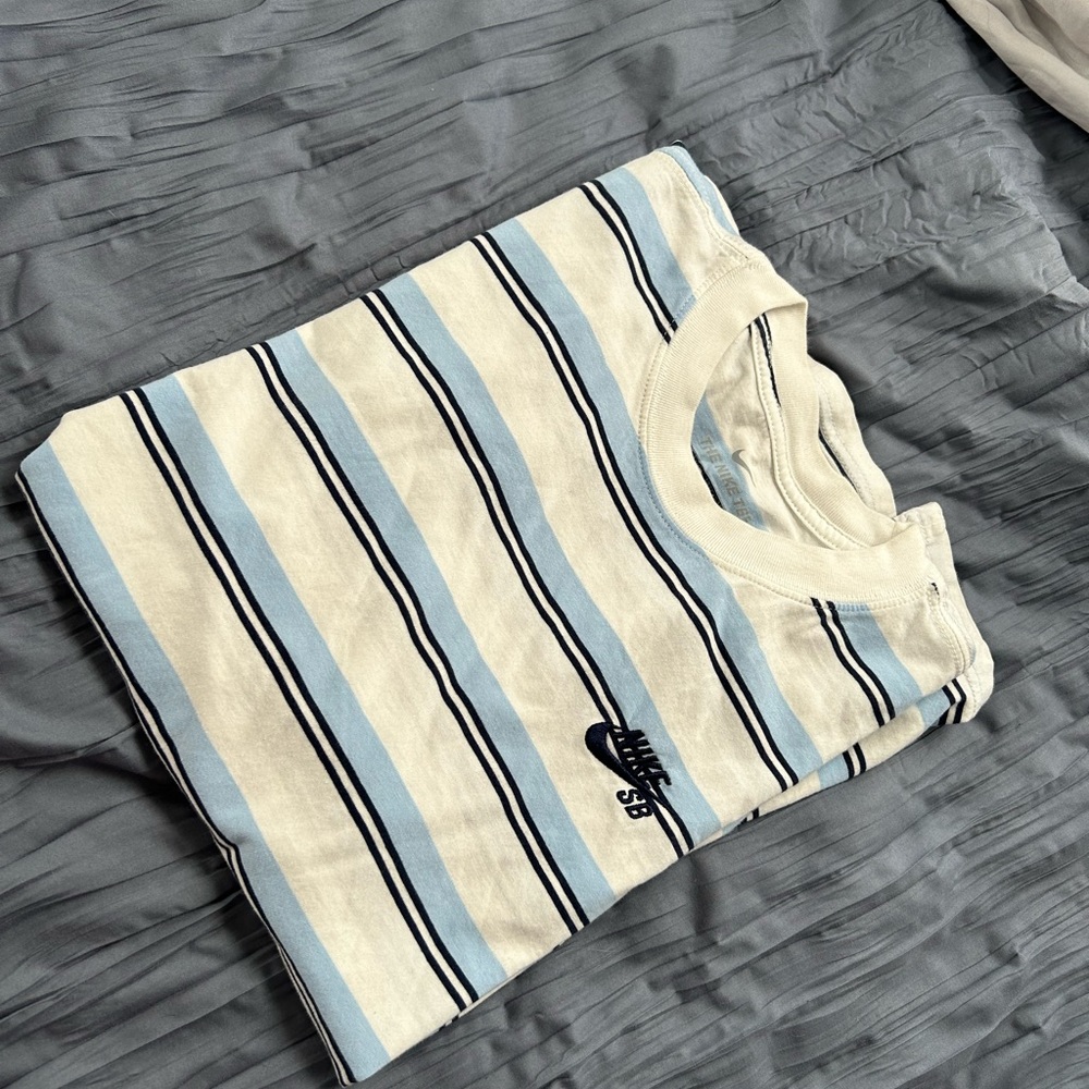 The Nike Tee - Striped Tee